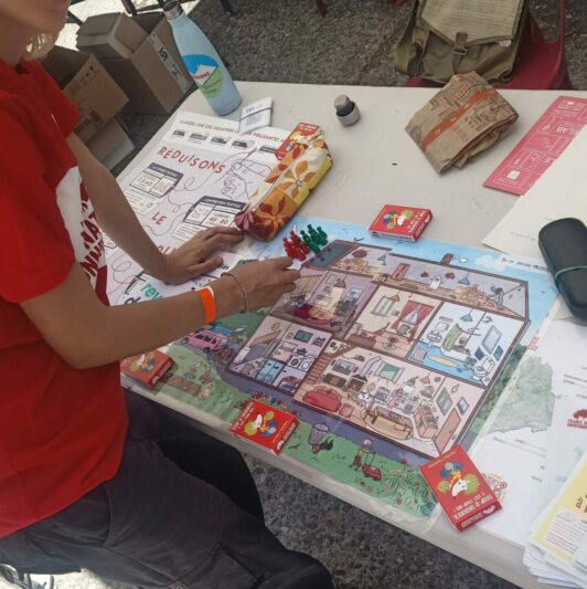 Image de l'animation "la fresque presque parfaite" sur le stand FNE Occitanie Pyrénées lors de l'événement "la journée qui déboite" du 29 aout 2026