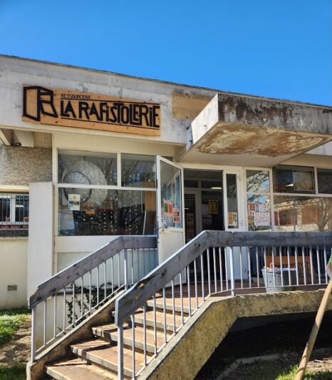 Image de l'entrée du bâtiment de La Rafistolerie de Castanet